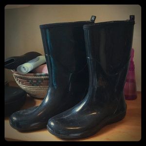 Kamik black rain boots
